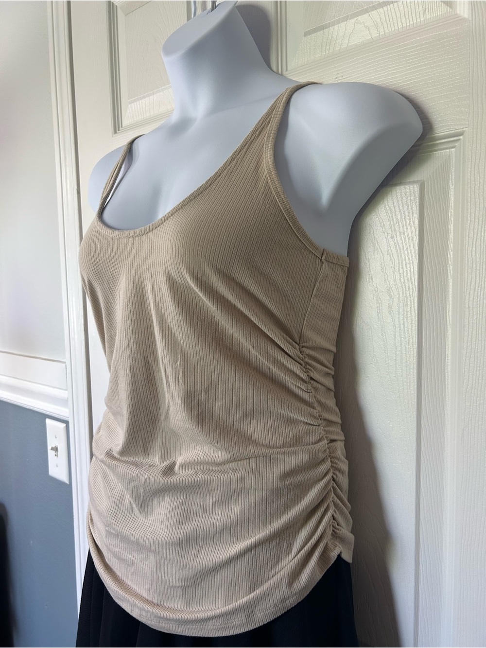 Torrid Super Soft Ribbed Ruched Side Tank Top – Size 1 - Picture 2 of 11